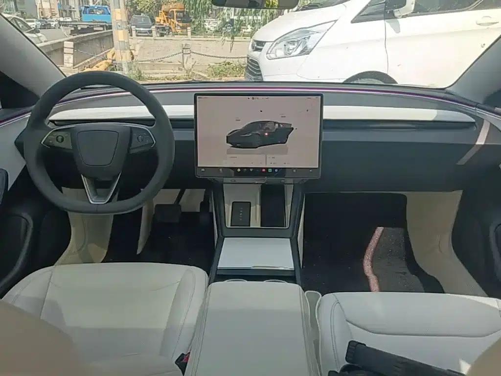 Model 3 2023 Rear-Wheel Drive — миниатюра 10