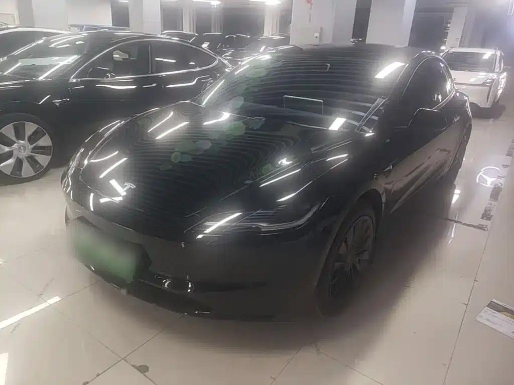 Model 3 2025 Rear-Wheel Drive — миниатюра 1