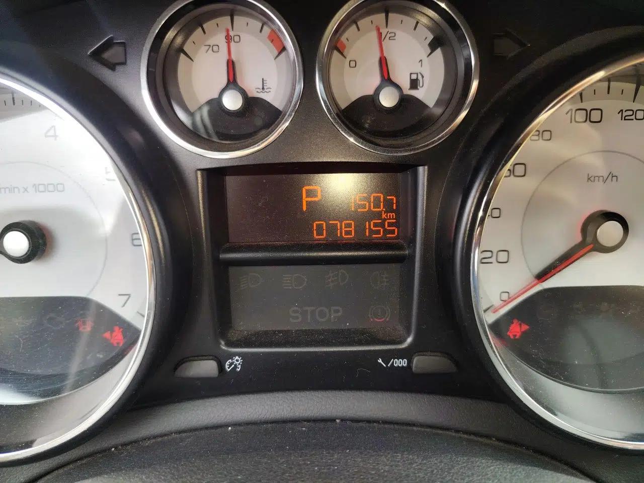 Peugeot 308 2014 Enjoy Edition Classic 1.6L Automatic Premium Model — миниатюра 12