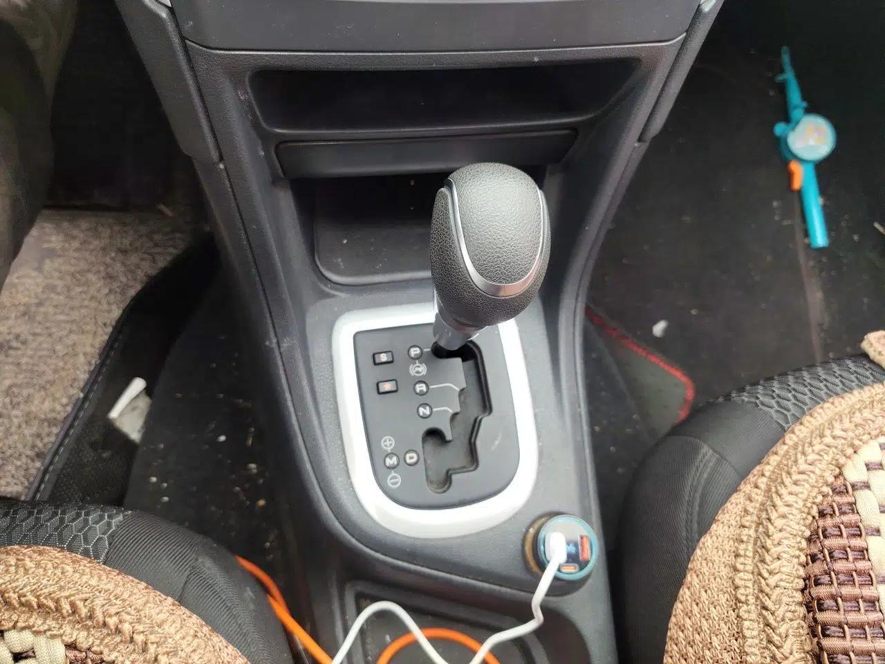Peugeot 308 2014 Enjoy Edition Classic 1.6L Automatic Premium Model — миниатюра 14