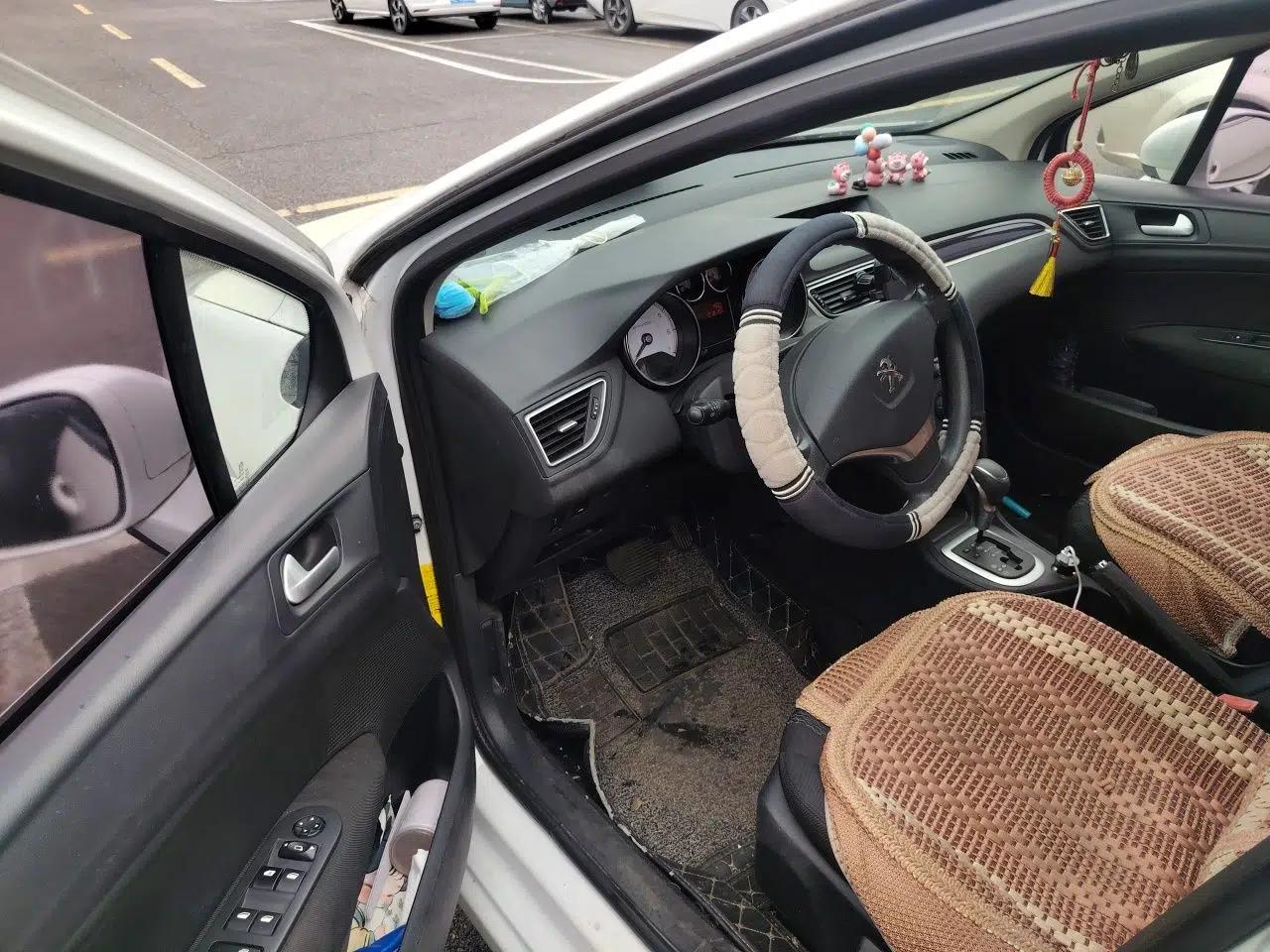 Peugeot 308 2014 Enjoy Edition Classic 1.6L Automatic Premium Model — миниатюра 16