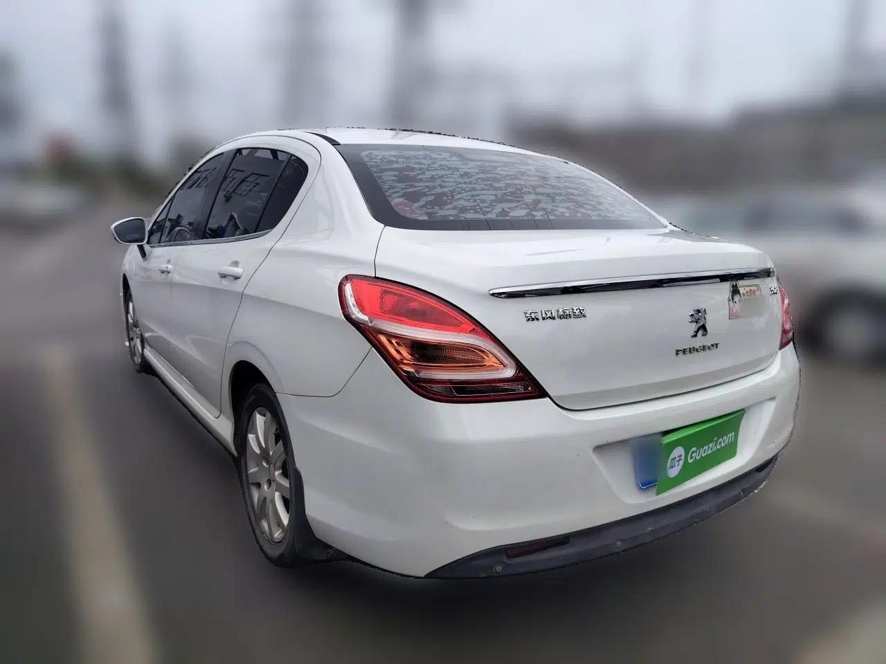 Peugeot 308 2014 Enjoy Edition Classic 1.6L Automatic Premium Model — миниатюра 4