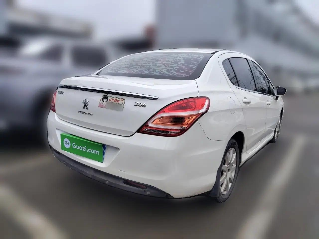 Peugeot 308 2014 Enjoy Edition Classic 1.6L Automatic Premium Model — миниатюра 6