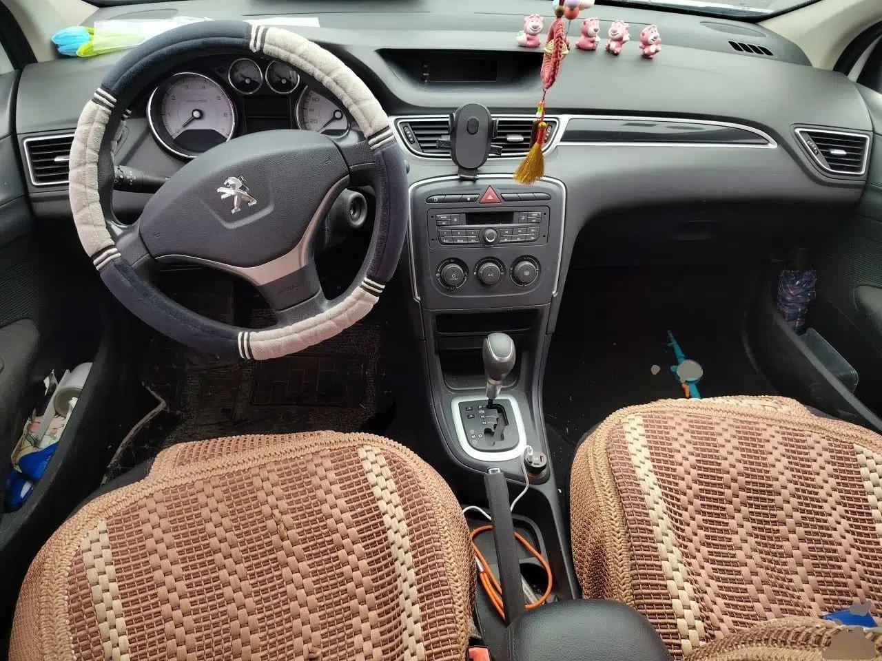 Peugeot 308 2014 Enjoy Edition Classic 1.6L Automatic Premium Model — миниатюра 9