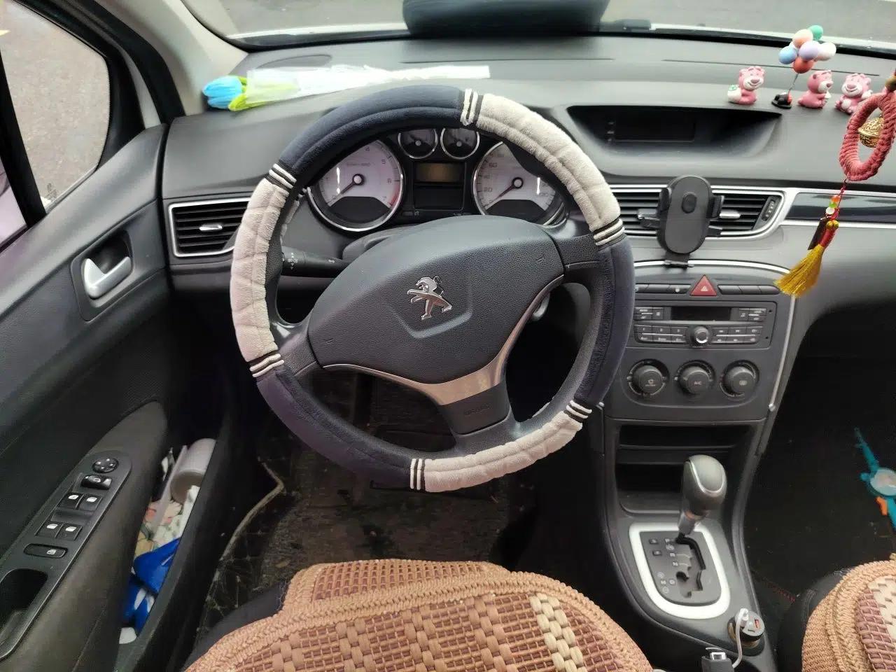 Peugeot 308 2014 Enjoy Edition Classic 1.6L Automatic Premium Model — миниатюра 10