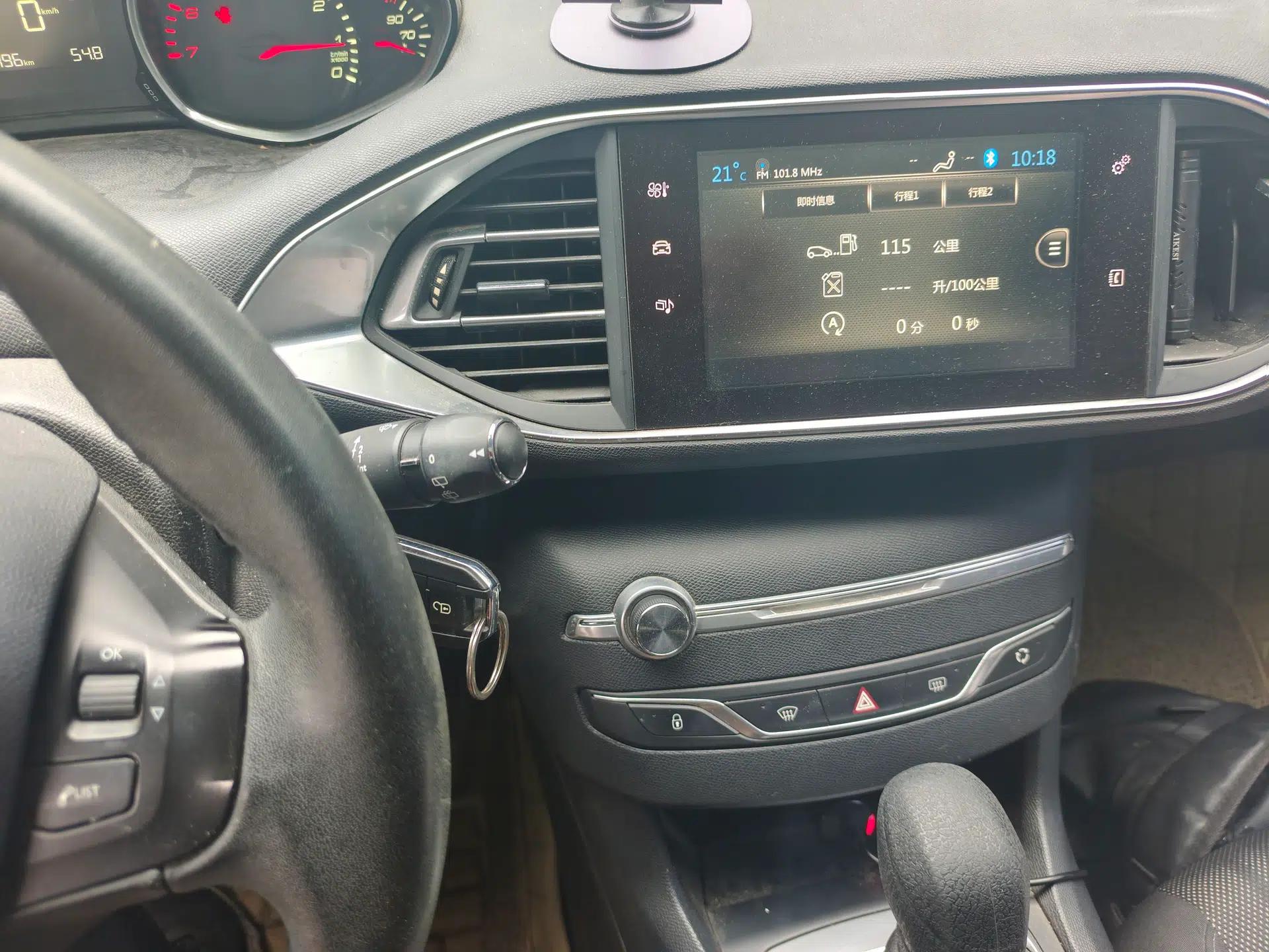 Peugeot 308S 2015 1.2T Automatic Jingchi Edition — миниатюра 13