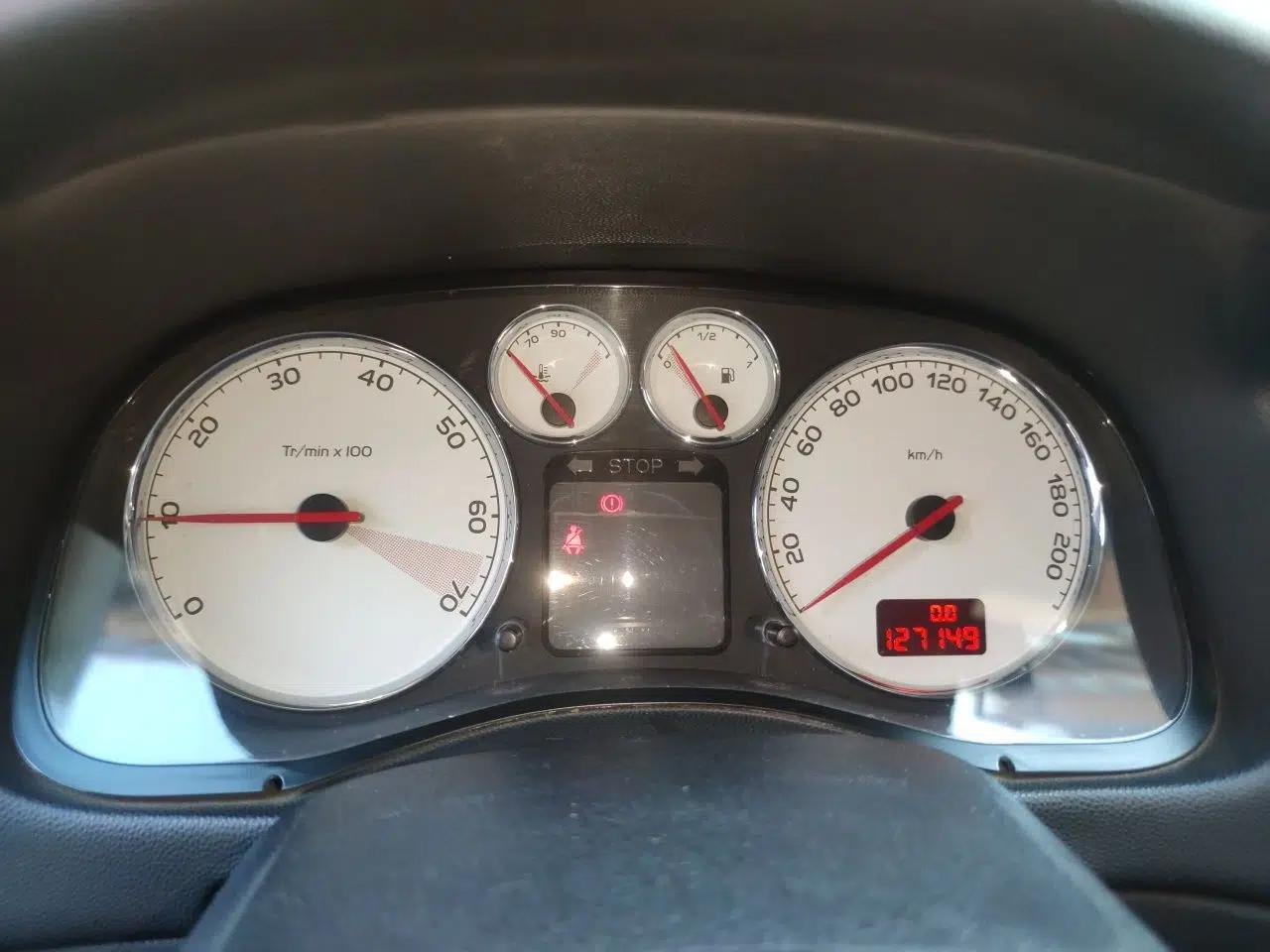 Peugeot 307 2012 1.6L Manual CROSS — миниатюра 11