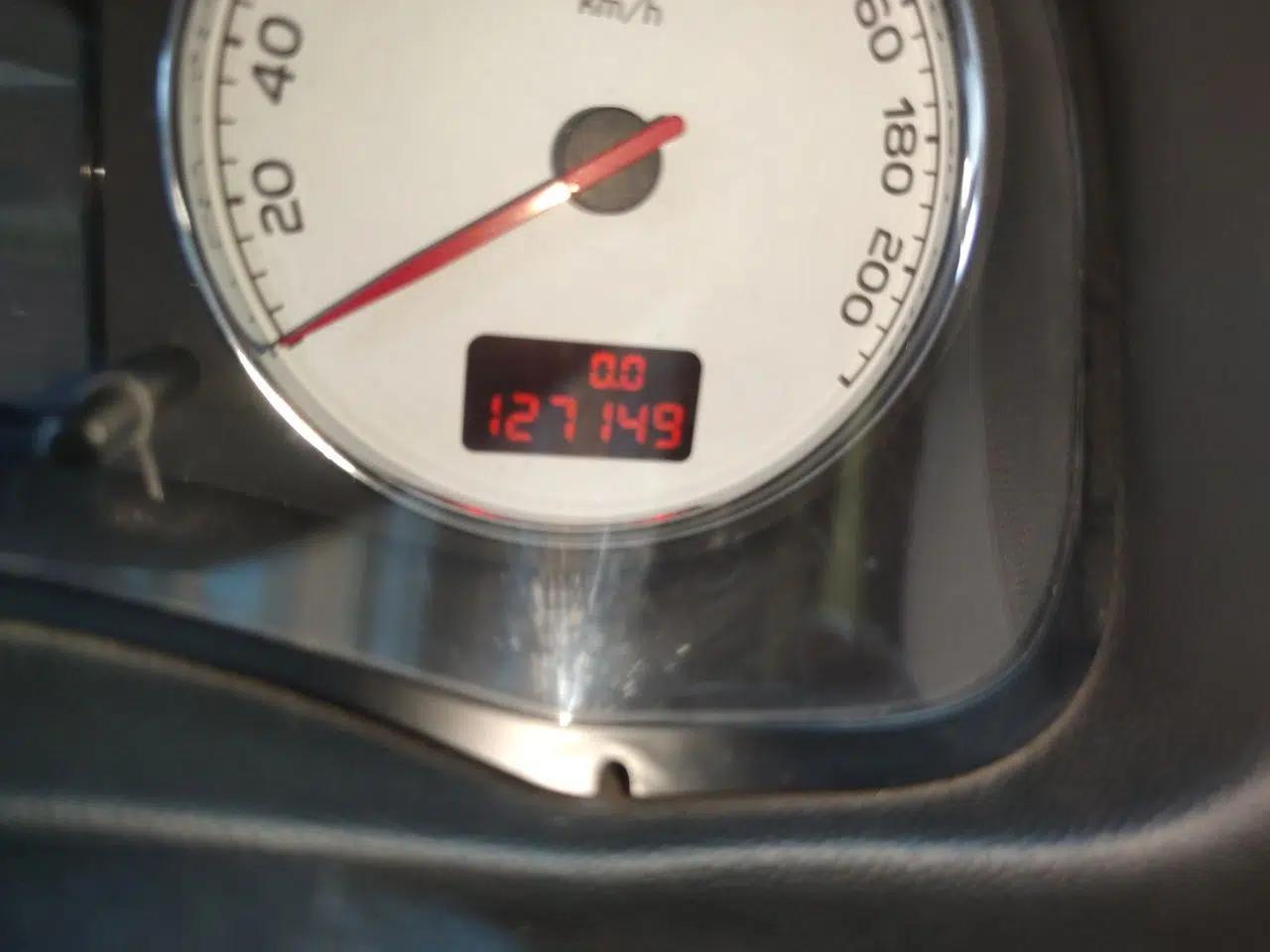 Peugeot 307 2012 1.6L Manual CROSS — миниатюра 12