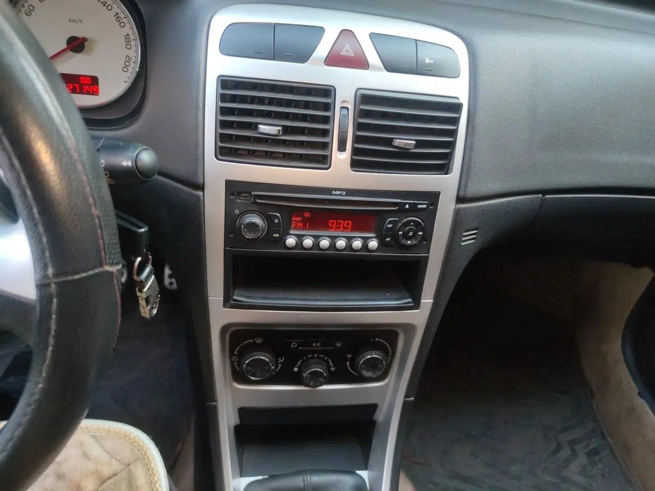 Peugeot 307 2012 1.6L Manual CROSS — миниатюра 13