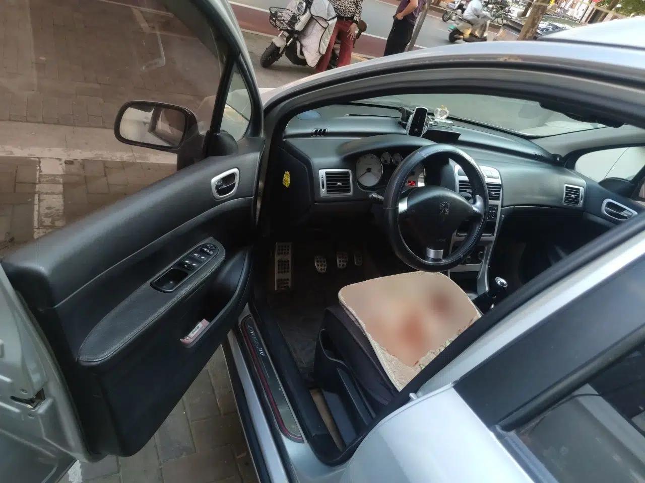 Peugeot 307 2012 1.6L Manual CROSS — миниатюра 16
