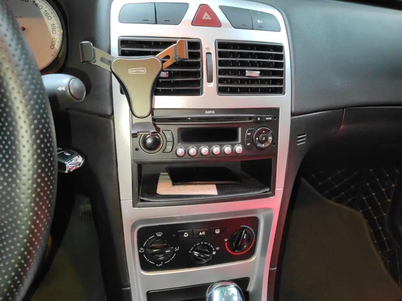 Peugeot 307 2010 Sedan 1.6L Automatic Comfort Edition — миниатюра 13