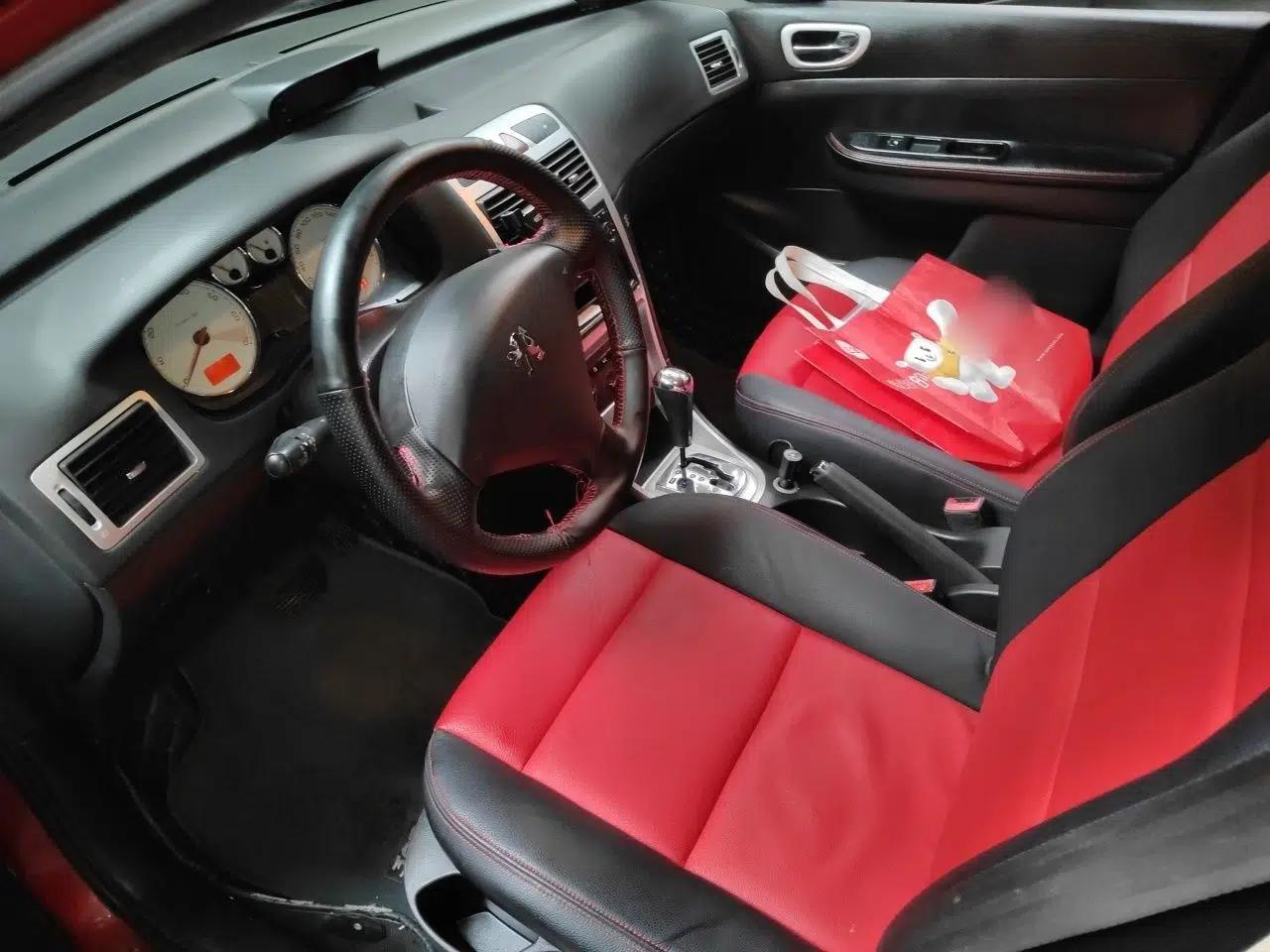Peugeot 307 2010 Sedan 1.6L Automatic Comfort Edition — миниатюра 15