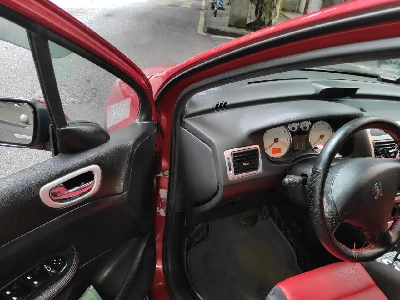 Peugeot 307 2010 Sedan 1.6L Automatic Comfort Edition — миниатюра 16