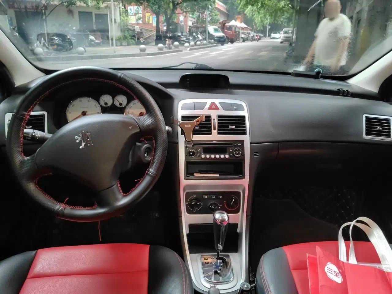 Peugeot 307 2010 Sedan 1.6L Automatic Comfort Edition — миниатюра 9