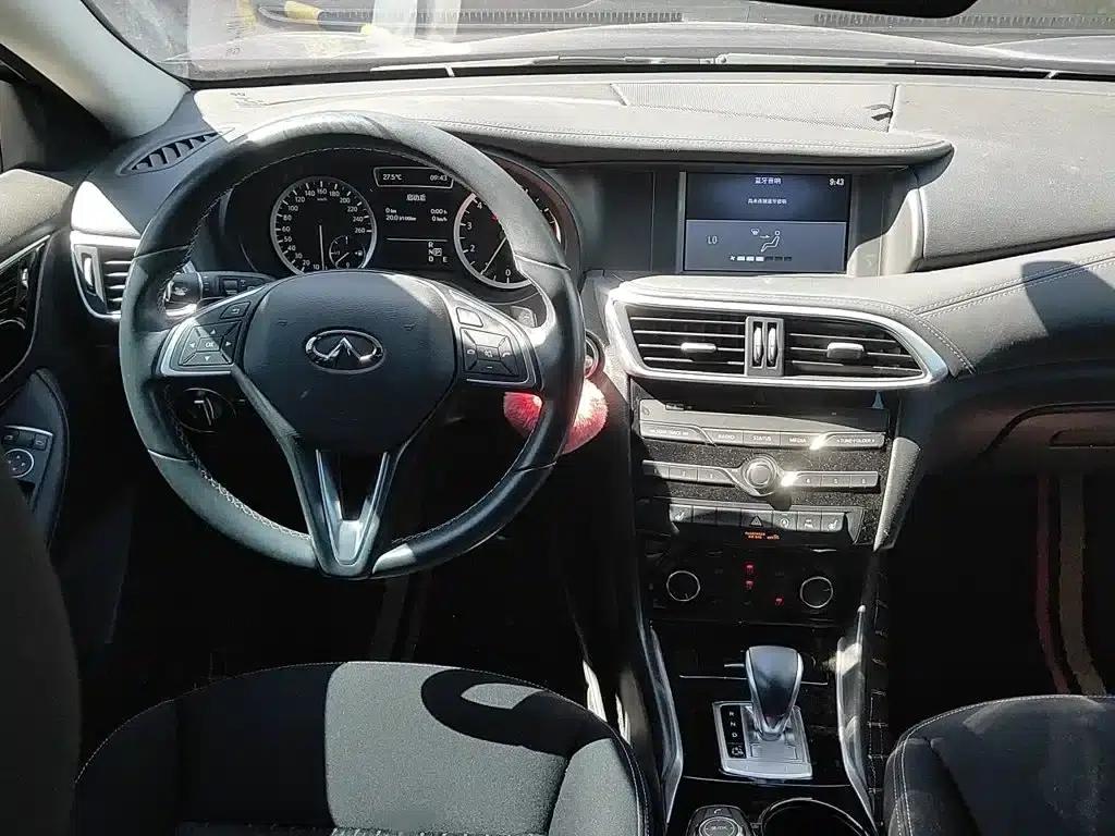 Infiniti QX30 2017 1.6T 2WD Fashion Edition — миниатюра 3
