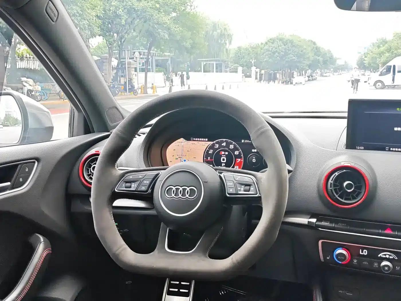 Audi S3 2019 Model S3 2.0T Limousine — миниатюра 11