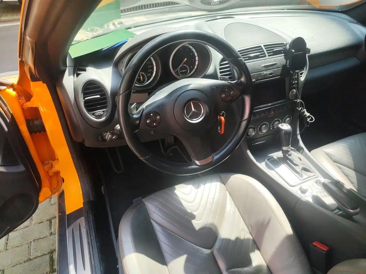 Mercedes-Benz SLK-Class 2010 SLK 300 Grand Edition — миниатюра 10