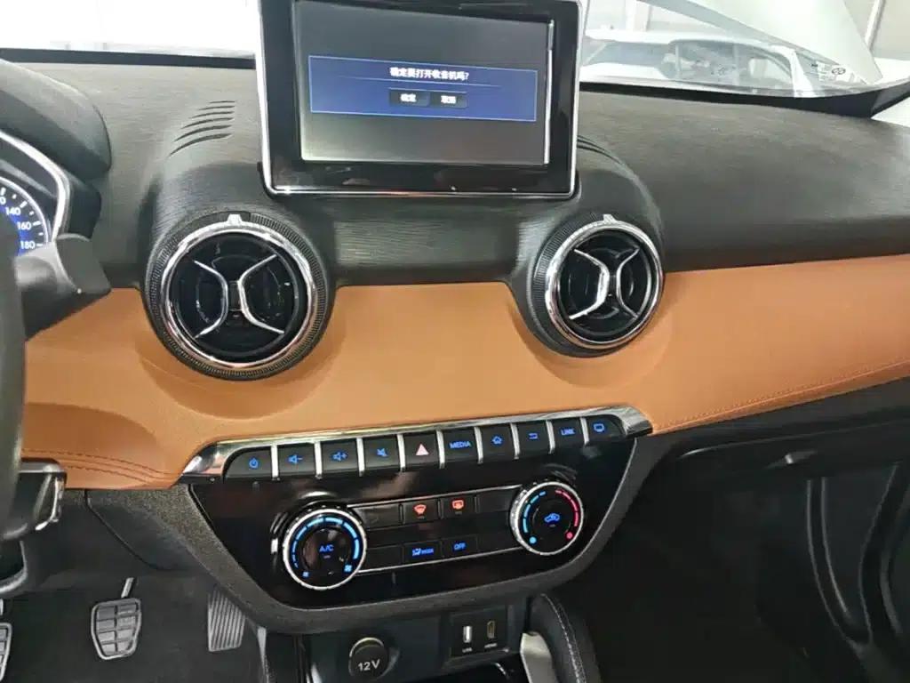 2016 Senova X35 1.5L Manual Deluxe Edition — миниатюра 13