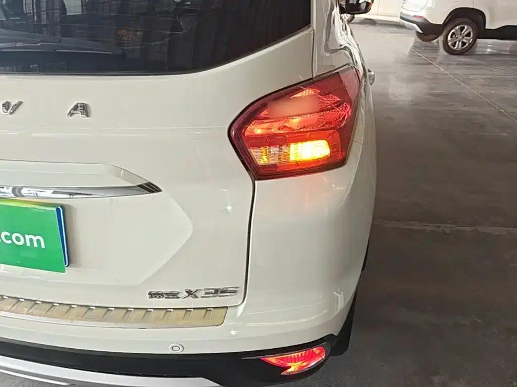 2016 Senova X35 1.5L Manual Deluxe Edition — миниатюра 8