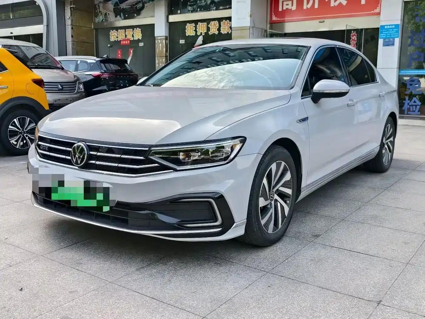 2022 Volkswagen Passat PHEV GTE Luxury Edition — миниатюра 1