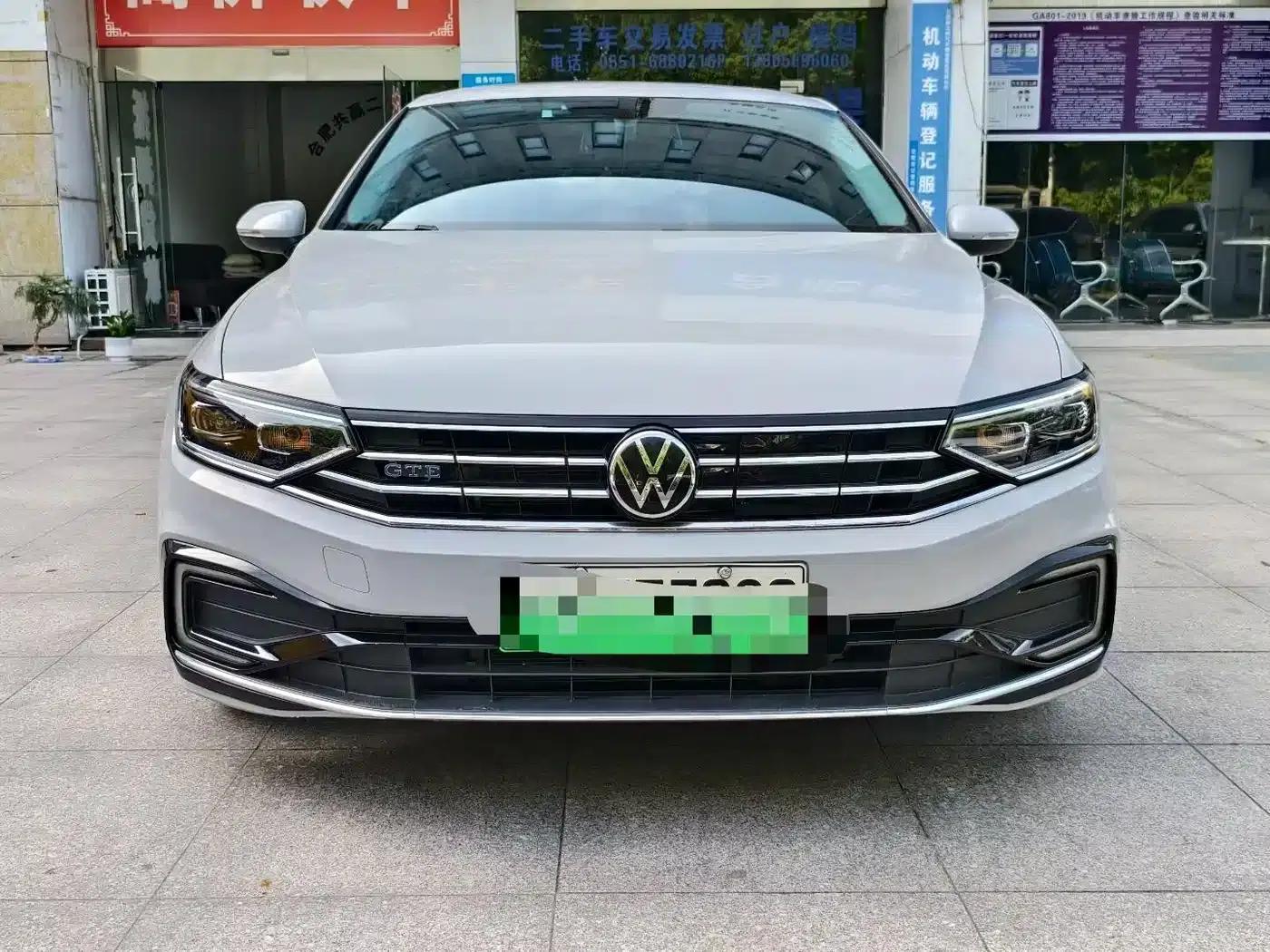 2022 Volkswagen Passat PHEV GTE Luxury Edition — миниатюра 2