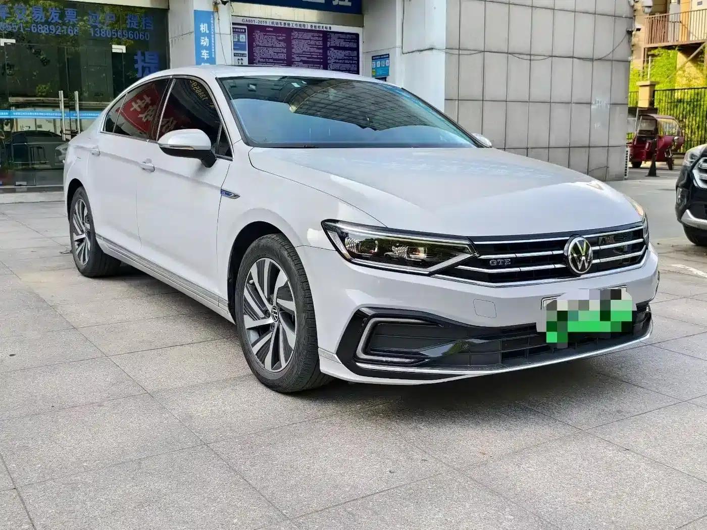2022 Volkswagen Passat PHEV GTE Luxury Edition — миниатюра 3