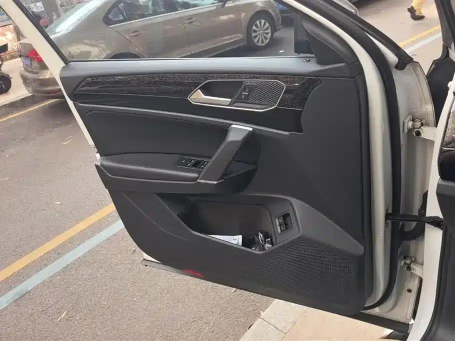 Tayron PHEV 2020 1.4T Luxury Edition — миниатюра 7