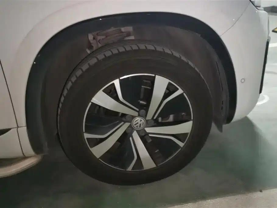 Tayron PHEV 2020 1.4T Premium Edition — миниатюра 6