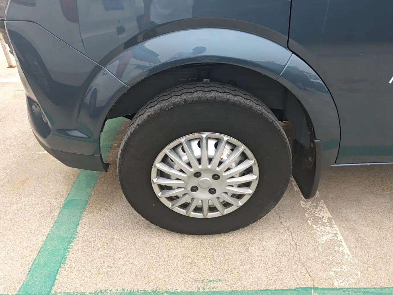 Dongfeng Yufeng 2023 V9+ 2.3T Manual Front-Drive Van Short Wheelbase Mid-Roof 3-Seater — миниатюра 15