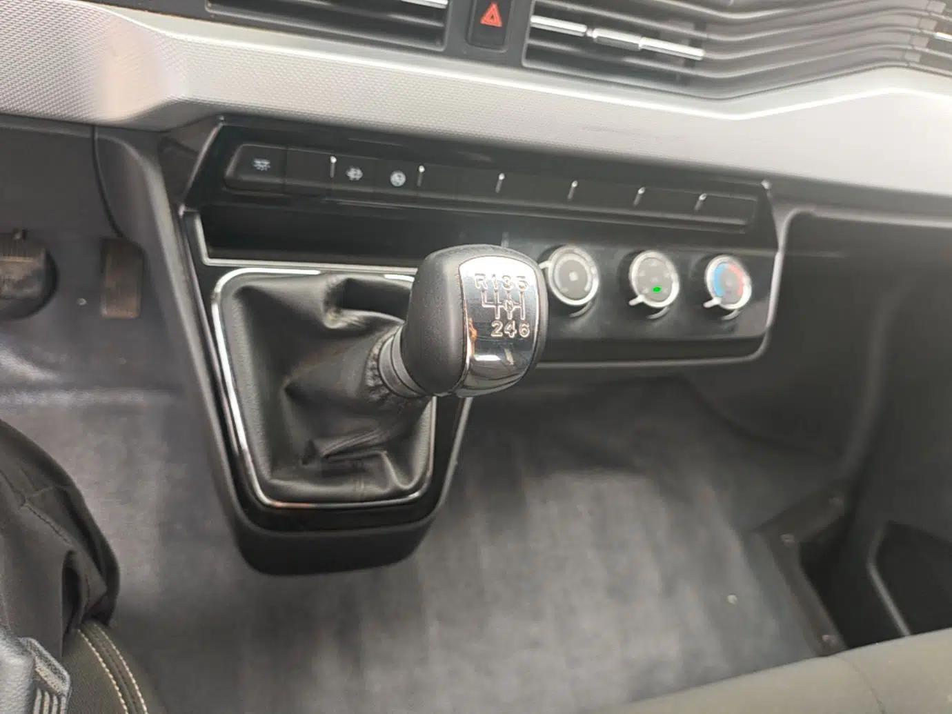 Dongfeng Yufeng 2023 V9+ 2.3T Manual Front-Drive Van Short Wheelbase Mid-Roof 3-Seater — миниатюра 21