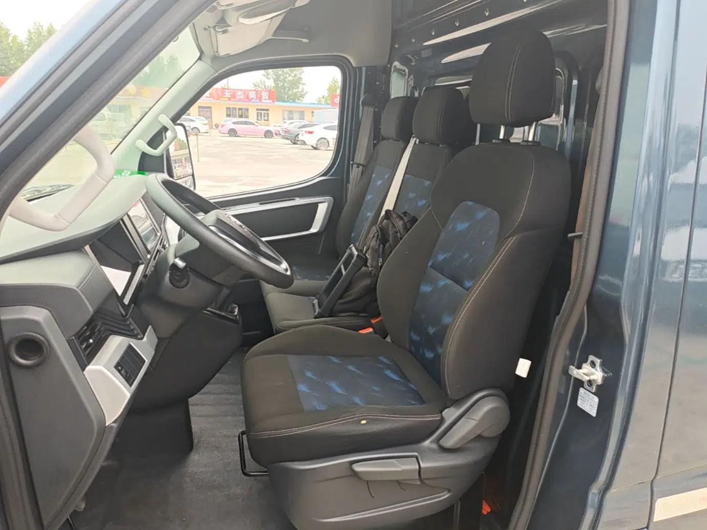 Dongfeng Yufeng 2023 V9+ 2.3T Manual Front-Drive Van Short Wheelbase Mid-Roof 3-Seater — миниатюра 25
