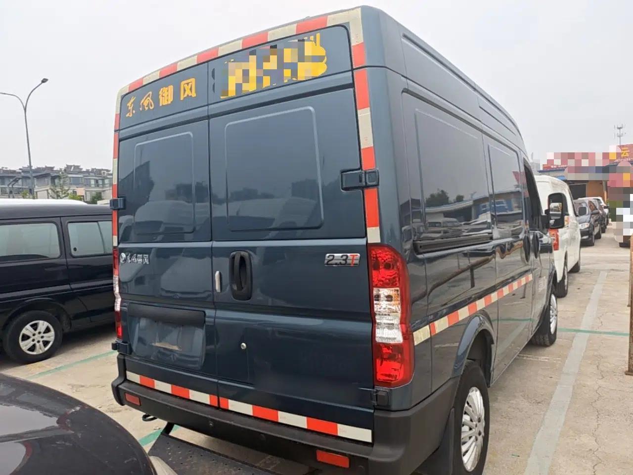 Dongfeng Yufeng 2023 V9+ 2.3T Manual Front-Drive Van Short Wheelbase Mid-Roof 3-Seater — миниатюра 5