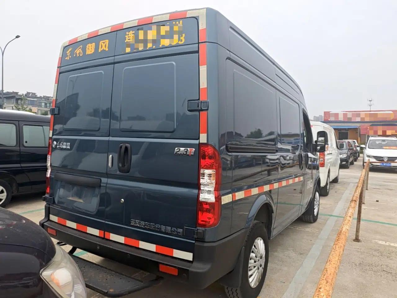 Dongfeng Yufeng 2023 V9+ 2.3T Manual Front-Drive Van Short Wheelbase Mid-Roof 3-Seater — миниатюра 6