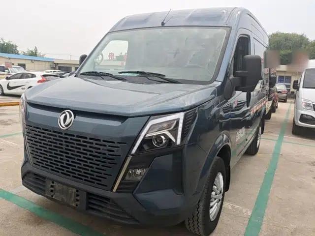 Dongfeng Yufeng 2023 V9+ 2.3T Manual Front-Drive Van Short Wheelbase Mid-Roof 3-Seater