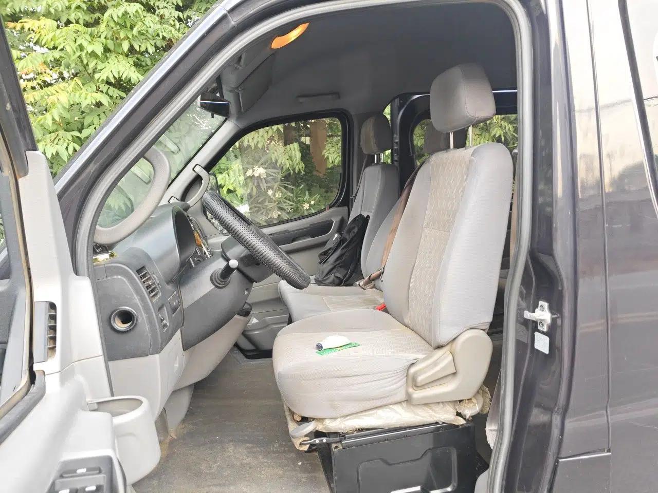 Dongfeng Yufeng 2018 2.5T Logistics Vehicle A100 Short Wheelbase Mid-Roof 5-9 Seater China V Standard ZD25 — миниатюра 15
