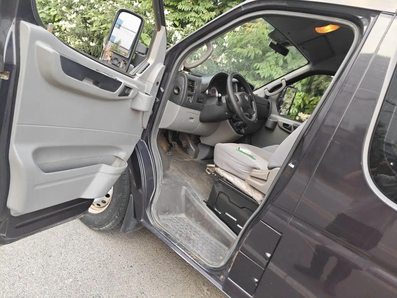 Dongfeng Yufeng 2018 2.5T Logistics Vehicle A100 Short Wheelbase Mid-Roof 5-9 Seater China V Standard ZD25 — миниатюра 16