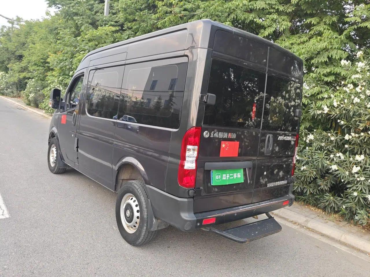 Dongfeng Yufeng 2018 2.5T Logistics Vehicle A100 Short Wheelbase Mid-Roof 5-9 Seater China V Standard ZD25 — миниатюра 4