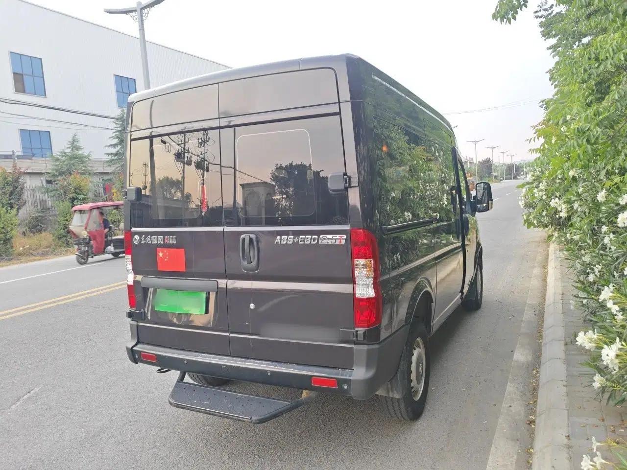 Dongfeng Yufeng 2018 2.5T Logistics Vehicle A100 Short Wheelbase Mid-Roof 5-9 Seater China V Standard ZD25 — миниатюра 6