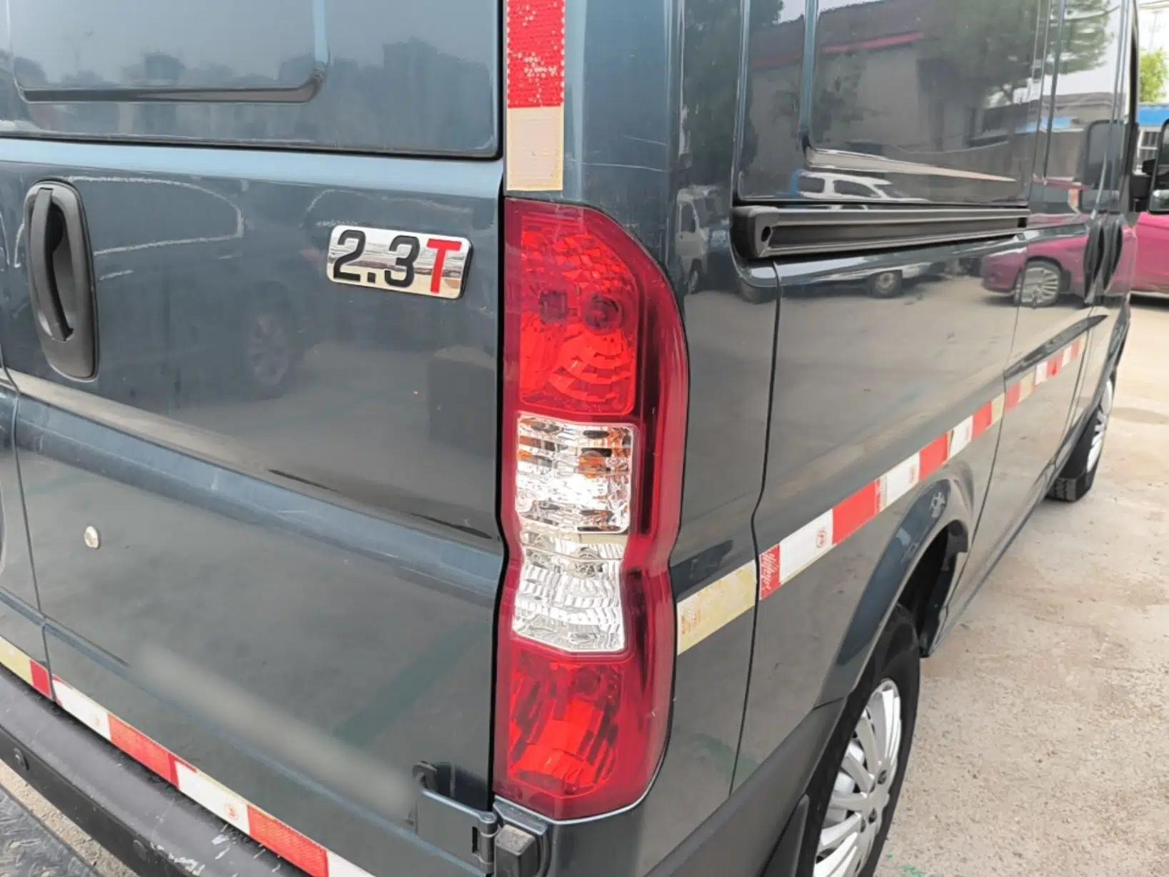 Dongfeng Yufeng 2023 V9+ 2.3T Manual Front-Drive Van Short Wheelbase Mid-Roof 3-Seater — миниатюра 14