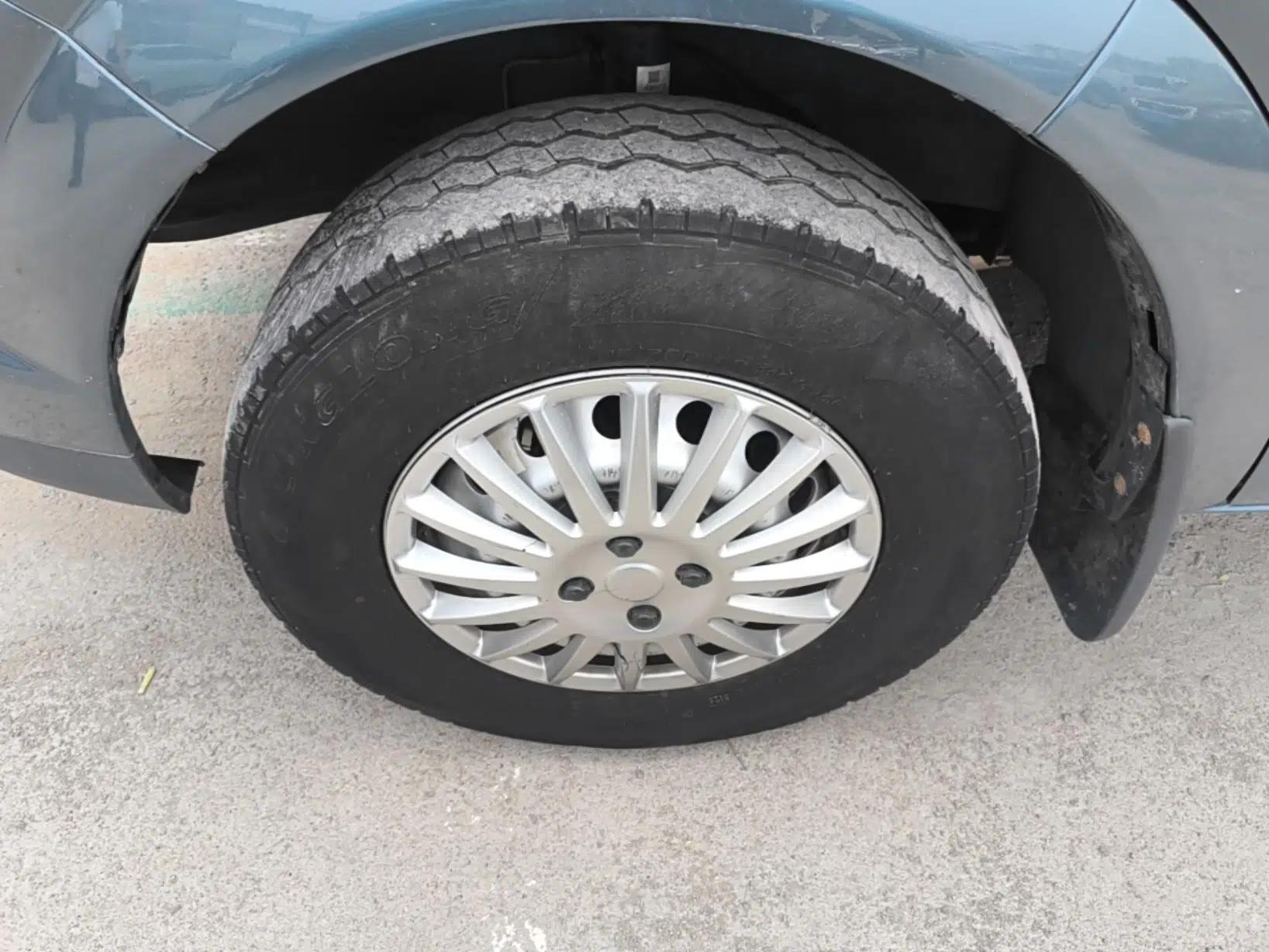 Dongfeng Yufeng 2023 V9+ 2.3T Manual Front-Drive Van Short Wheelbase Mid-Roof 3-Seater — миниатюра 15