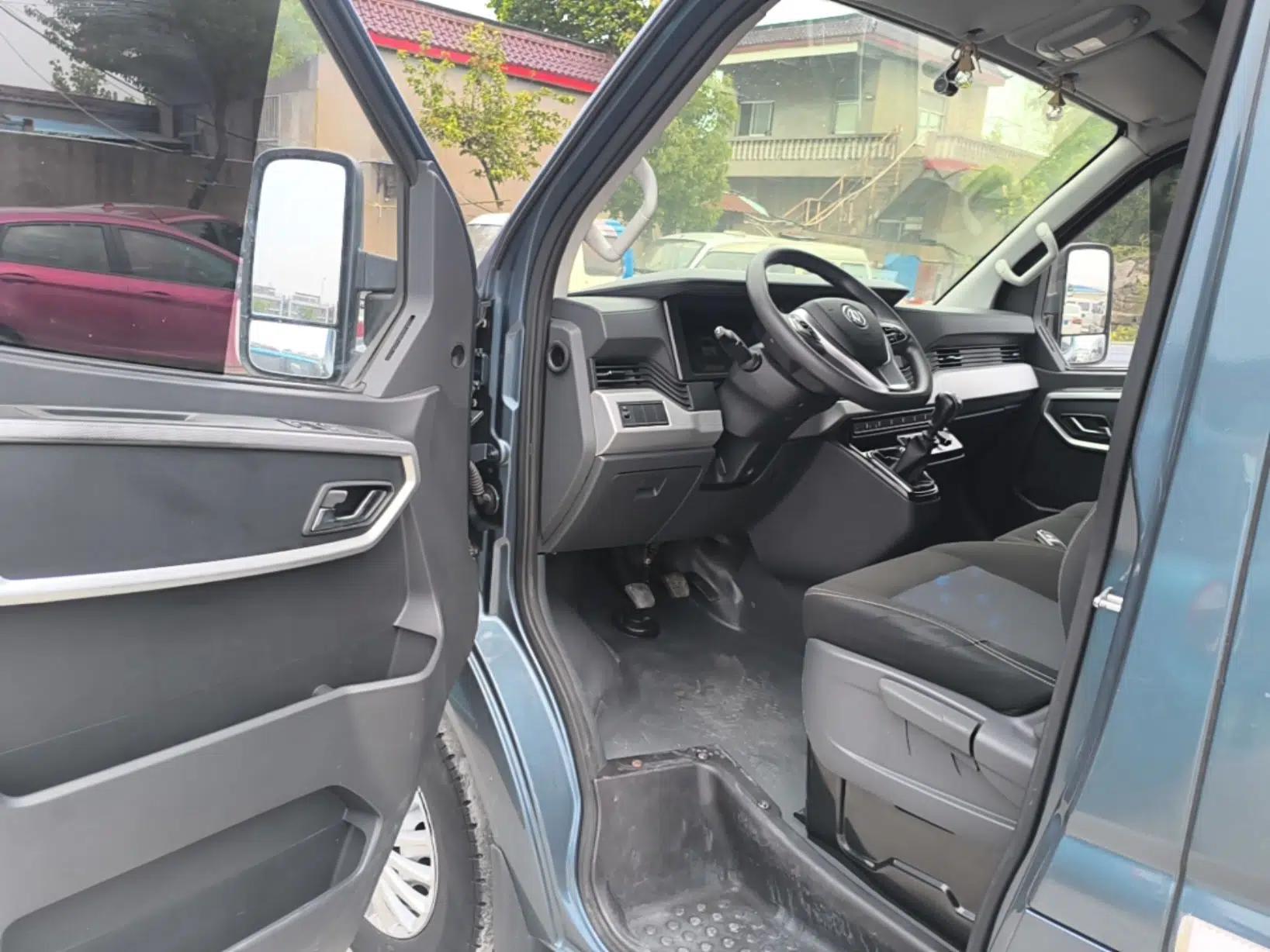 Dongfeng Yufeng 2023 V9+ 2.3T Manual Front-Drive Van Short Wheelbase Mid-Roof 3-Seater — миниатюра 23