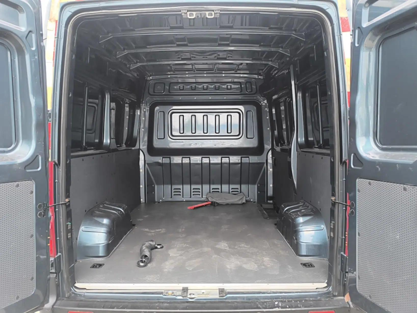 Dongfeng Yufeng 2023 V9+ 2.3T Manual Front-Drive Van Short Wheelbase Mid-Roof 3-Seater — миниатюра 27