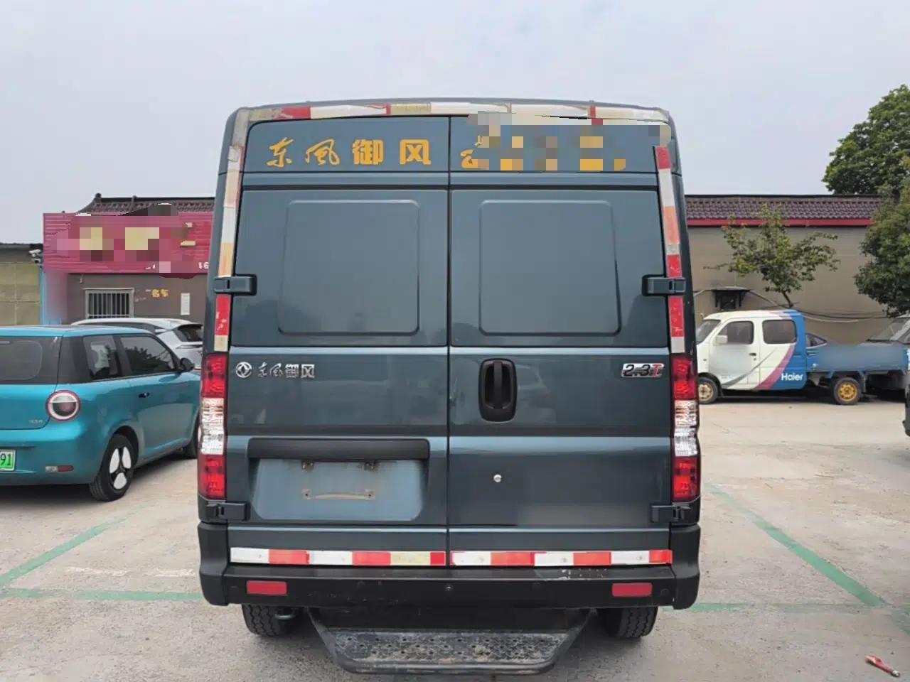 Dongfeng Yufeng 2023 V9+ 2.3T Manual Front-Drive Van Short Wheelbase Mid-Roof 3-Seater — миниатюра 5