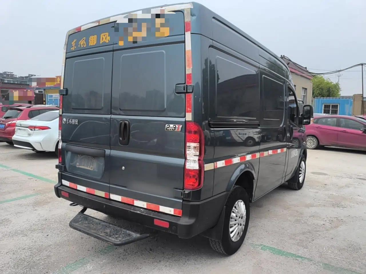 Dongfeng Yufeng 2023 V9+ 2.3T Manual Front-Drive Van Short Wheelbase Mid-Roof 3-Seater — миниатюра 6