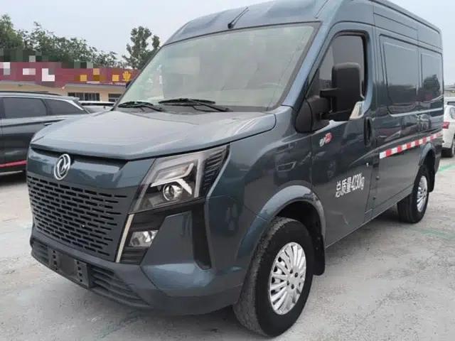 Dongfeng Yufeng 2023 V9+ 2.3T Manual Front-Drive Van Short Wheelbase Mid-Roof 3-Seater