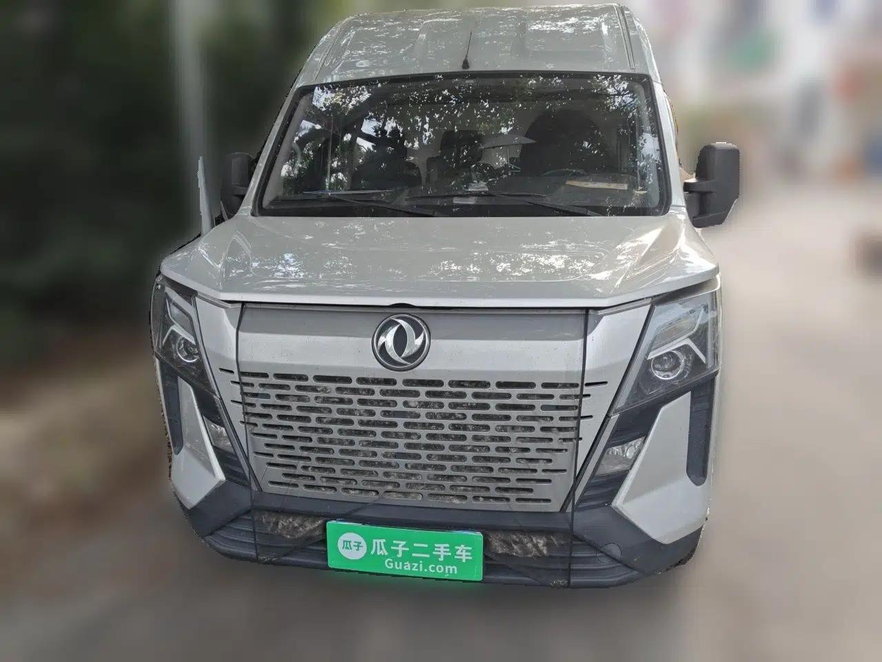 Dongfeng Yufeng 2023 V9+ 2.3T Manual Rear-Drive Cargo Van with Dual Rear Tires 3-Seater — миниатюра 2