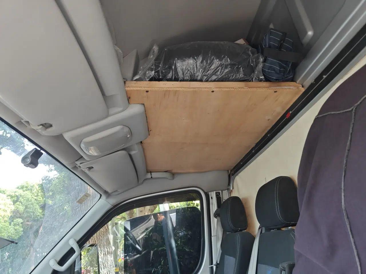 Dongfeng Yufeng 2023 V9+ 2.3T Manual Rear-Drive Cargo Van with Dual Rear Tires 3-Seater — миниатюра 18