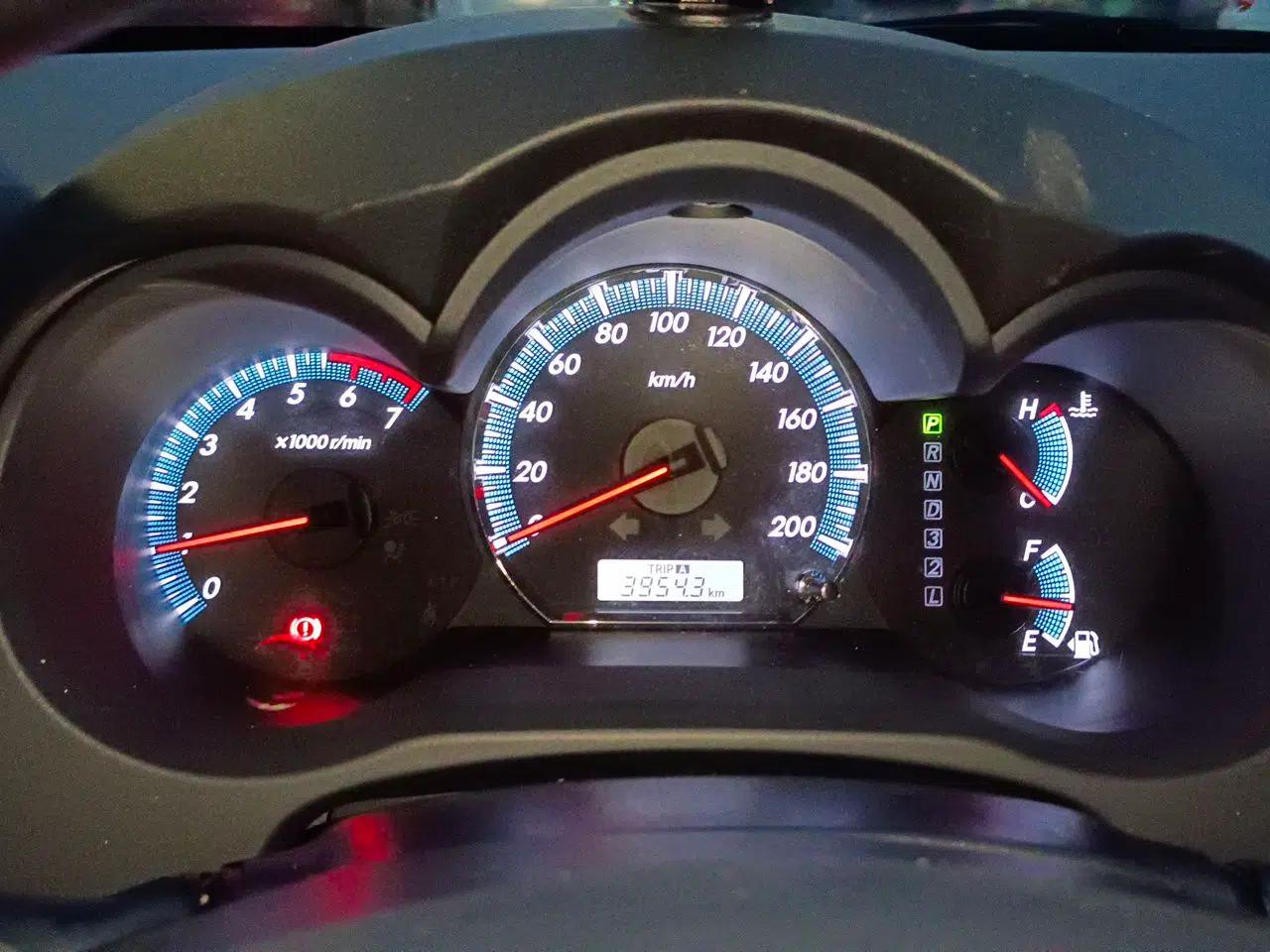 Toyota Fortuner 2015 2.7L Standard Edition — миниатюра 11