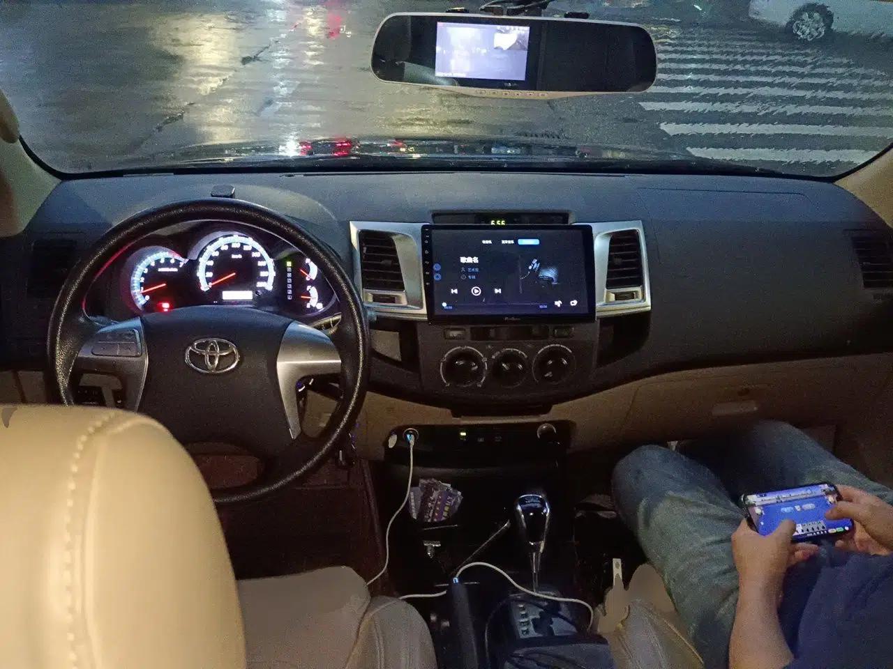 Toyota Fortuner 2015 2.7L Standard Edition — миниатюра 9