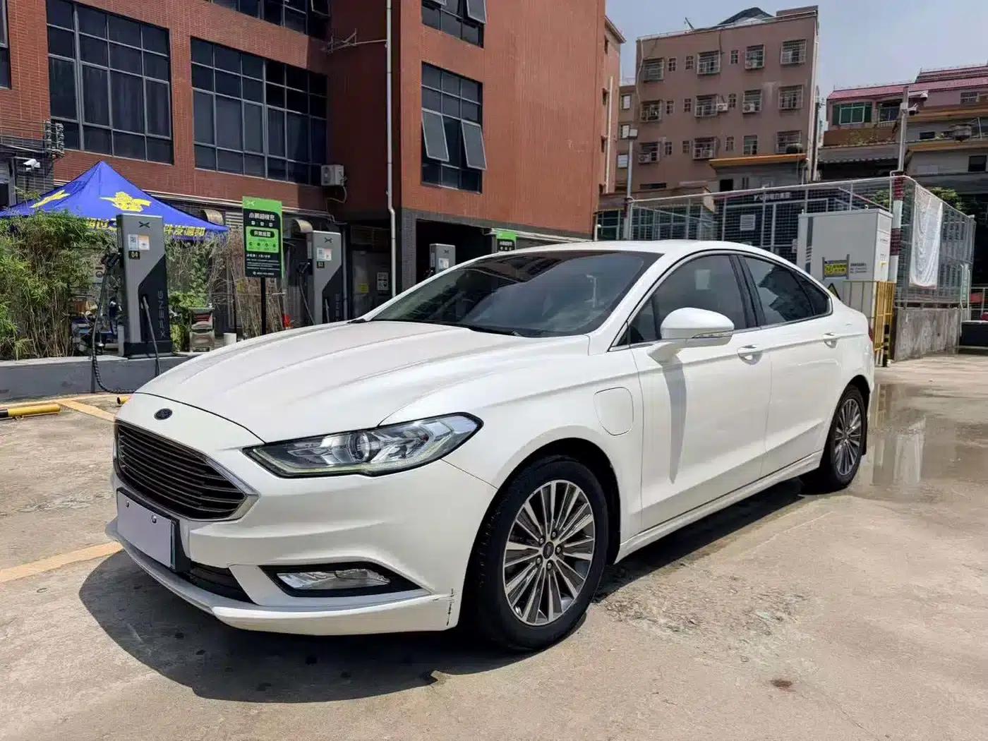 Mondeo PHEV 2018 2.0 PHEV Smart Edition — миниатюра 1